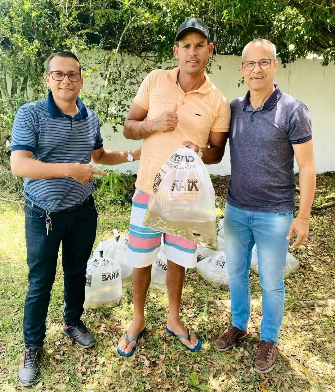 Camacã: Prefeitura entrega 30 mil alevinos da espécie Tambaqui e Tilápia para agricultores 

